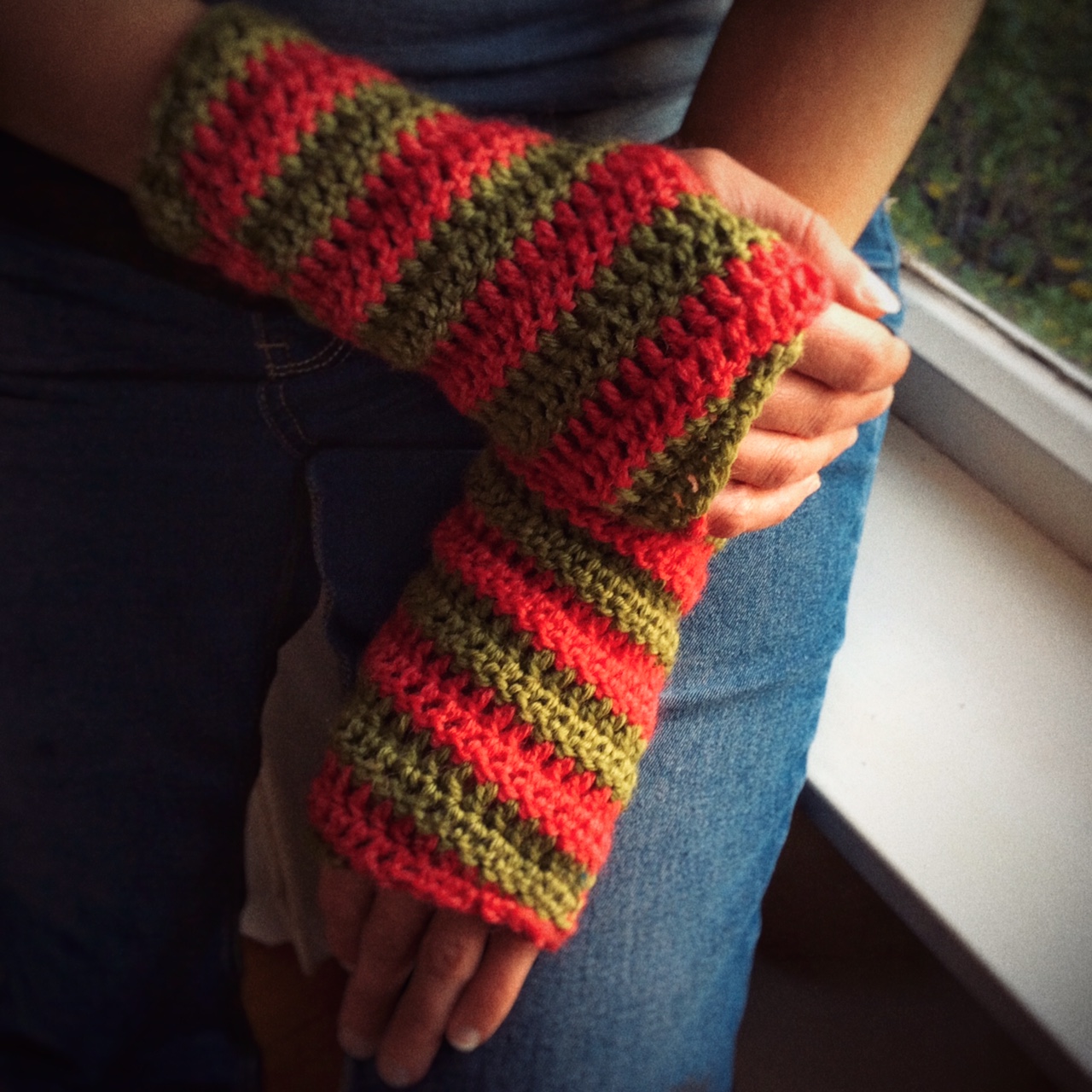 Diagonal Striped Gloves